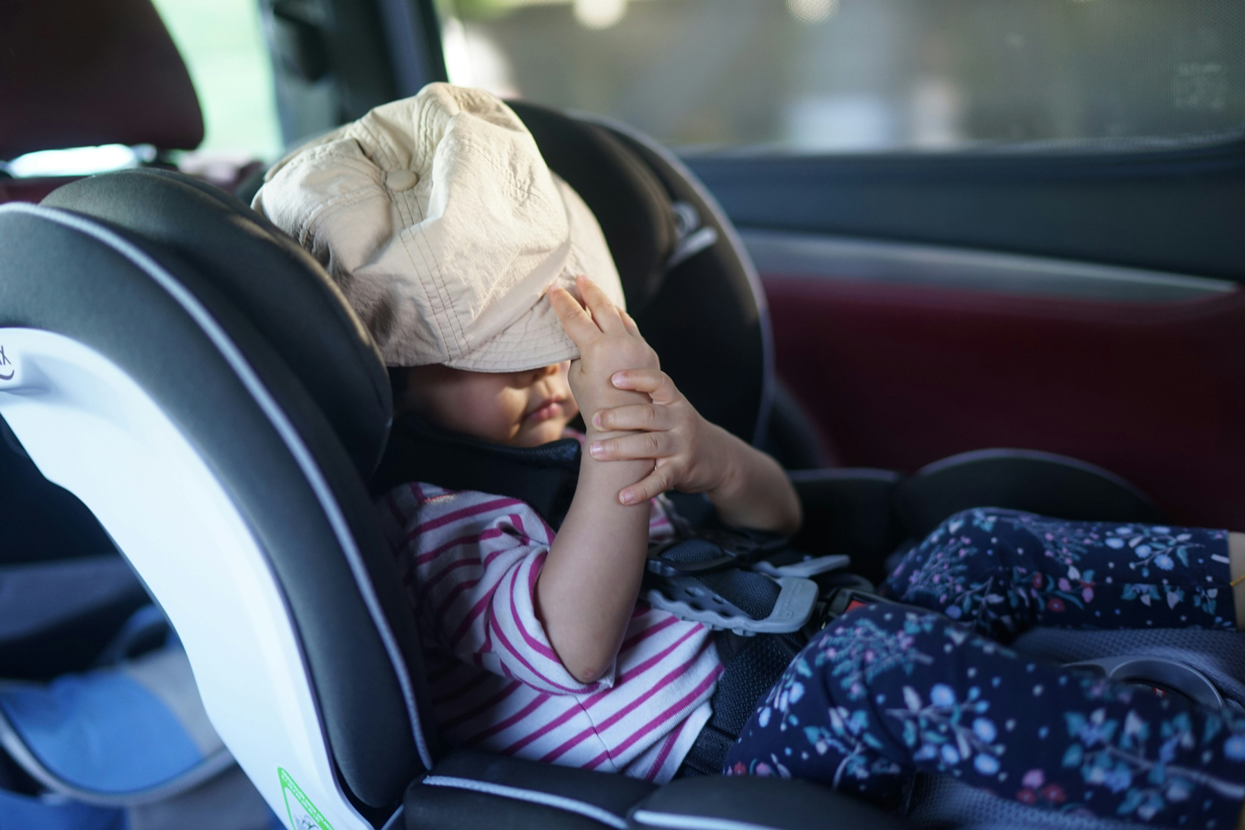 Kindersitz im Fahrzeuginnenraum
